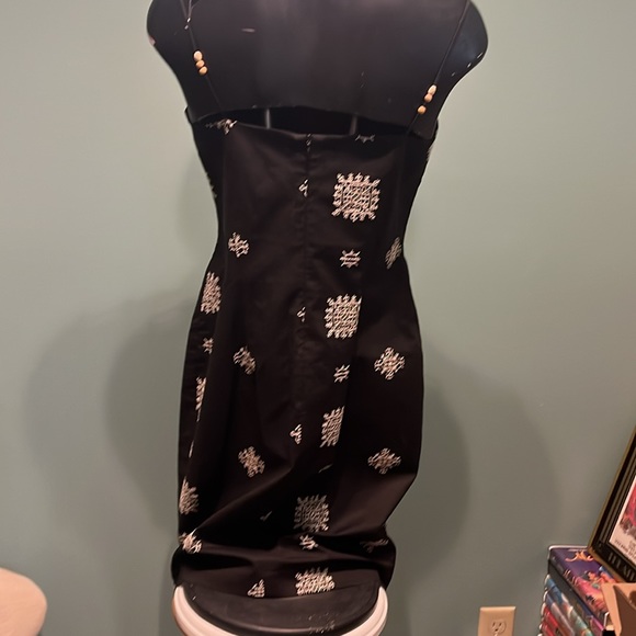 Laundry by Shelli Segal - Picture 4 of 11